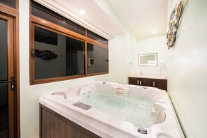 Deluxe-Bungalow | Badezimmer