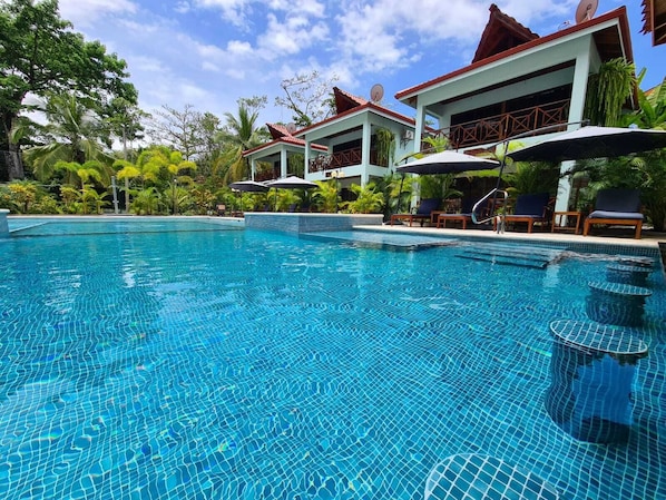 Outdoor pool - Beachfront Bungalows Hotel (Cahuita)