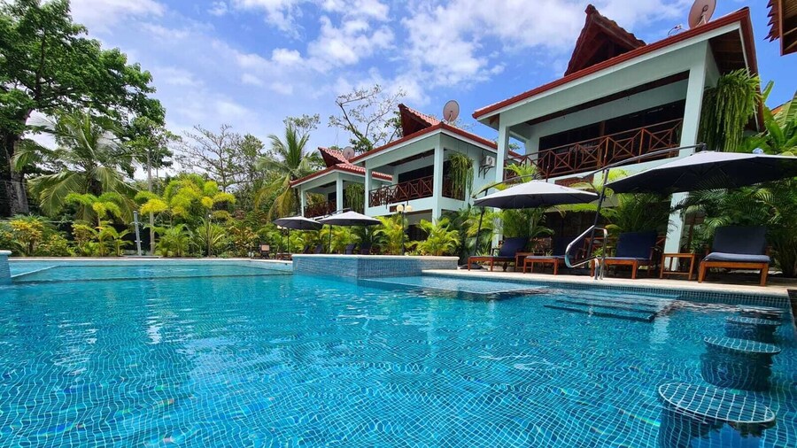 Beachfront Bungalows Hotel