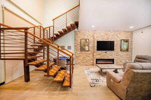 Deluxe Bungalow | Iron/ironing board, free WiFi, bed sheets