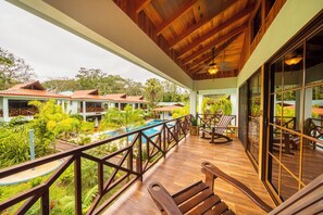 Grand Bungalow | Terrace/patio - Beachfront Bungalows Hotel (Cahuita)