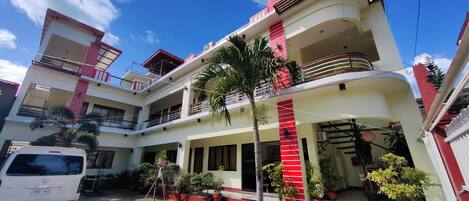 Fachada de la propiedad