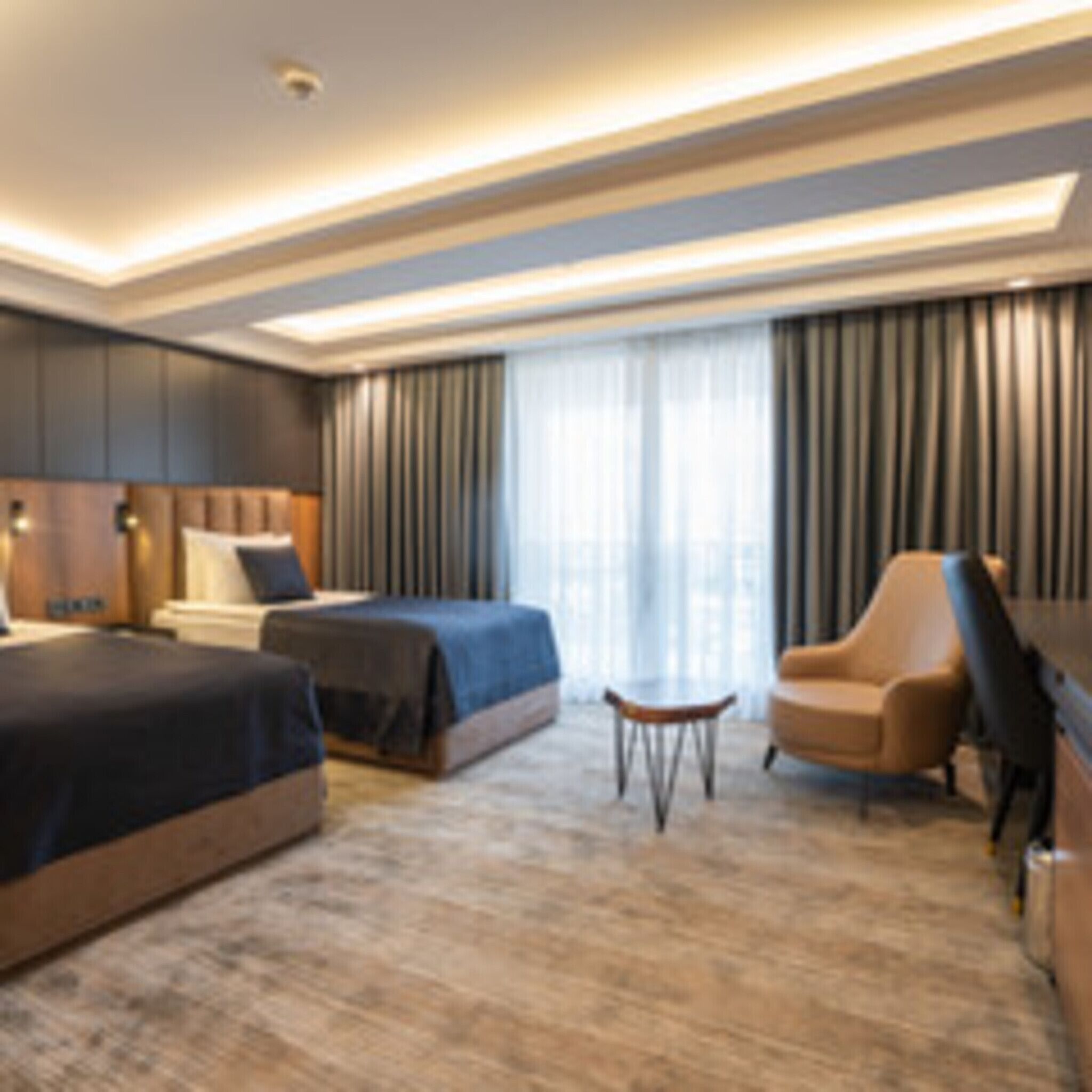 In-room safe, desk, WiFi (free)