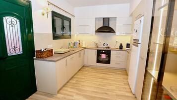 Fridge, oven, dishwasher, toaster