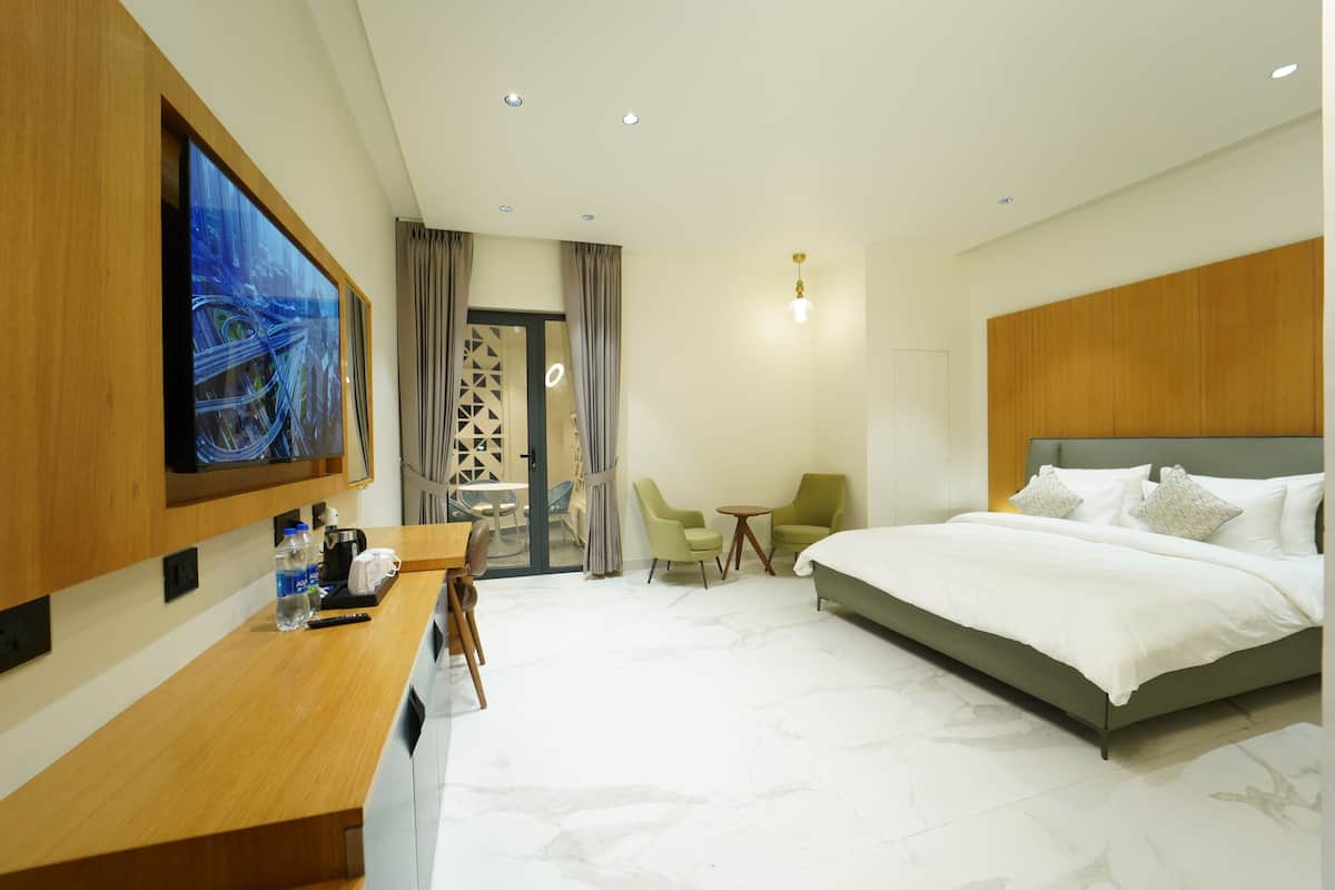 Premium Room, Balcony, Pool View | 1 bedroom, premium bedding, memory foam beds, minibar