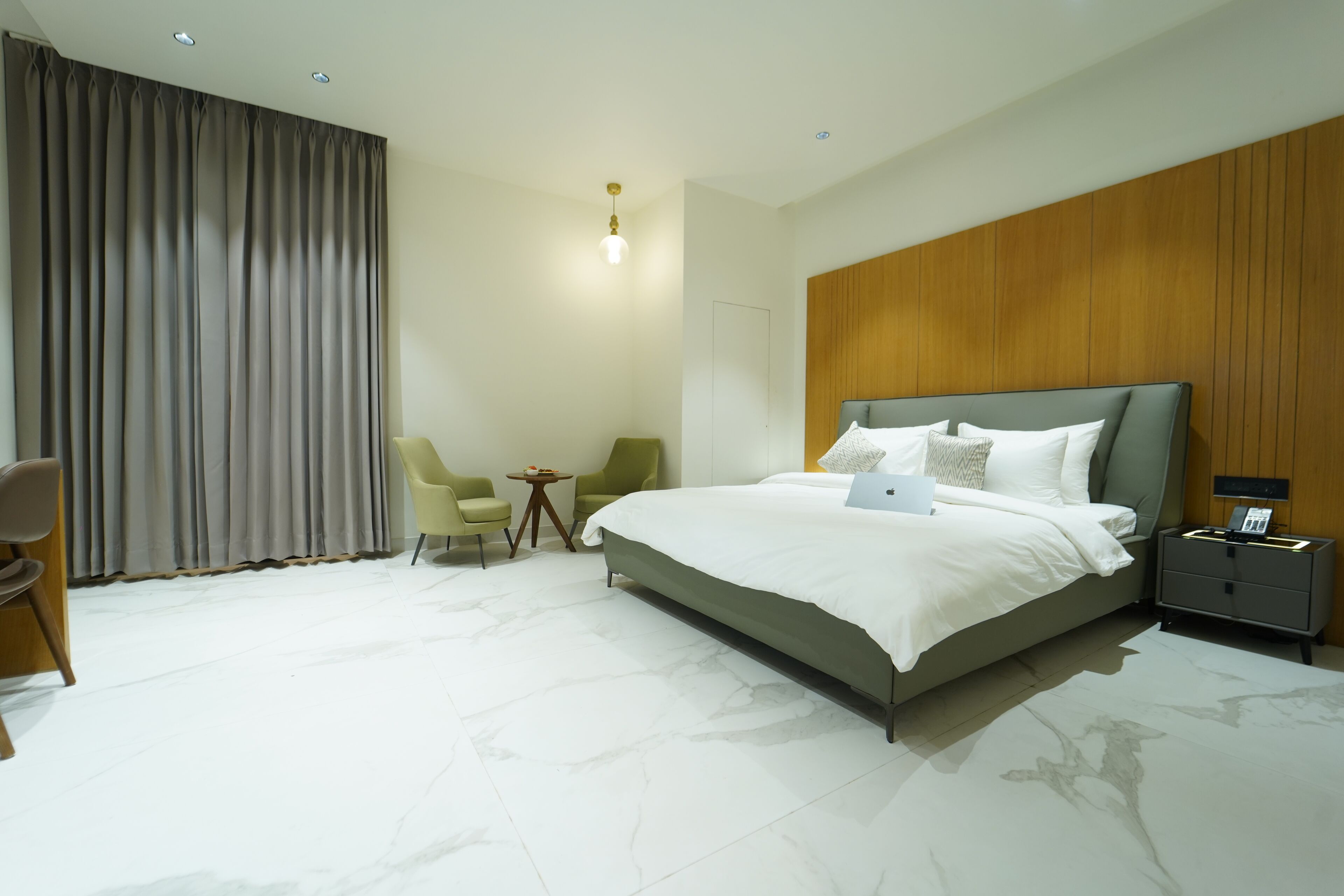 Camera Premium, balcone, vista piscina | Biancheria da letto di alta qualità, materassi in memory foam, minibar