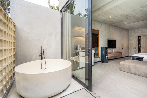 Standard Studio, 1 King Bed, Terrace | Deep-soaking bathtub