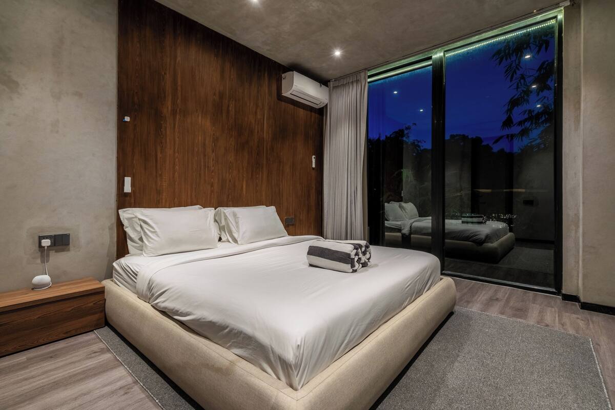Comfort Apartment, 2 Bedrooms, Terrace | In-room safe, desk, laptop workspace, blackout drapes