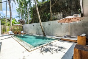 Outdoor pool, pool umbrellas, sun loungers -  Work Stay and Unwind - Jungle Vista Apartments in Ubud by BCG (Ubud)