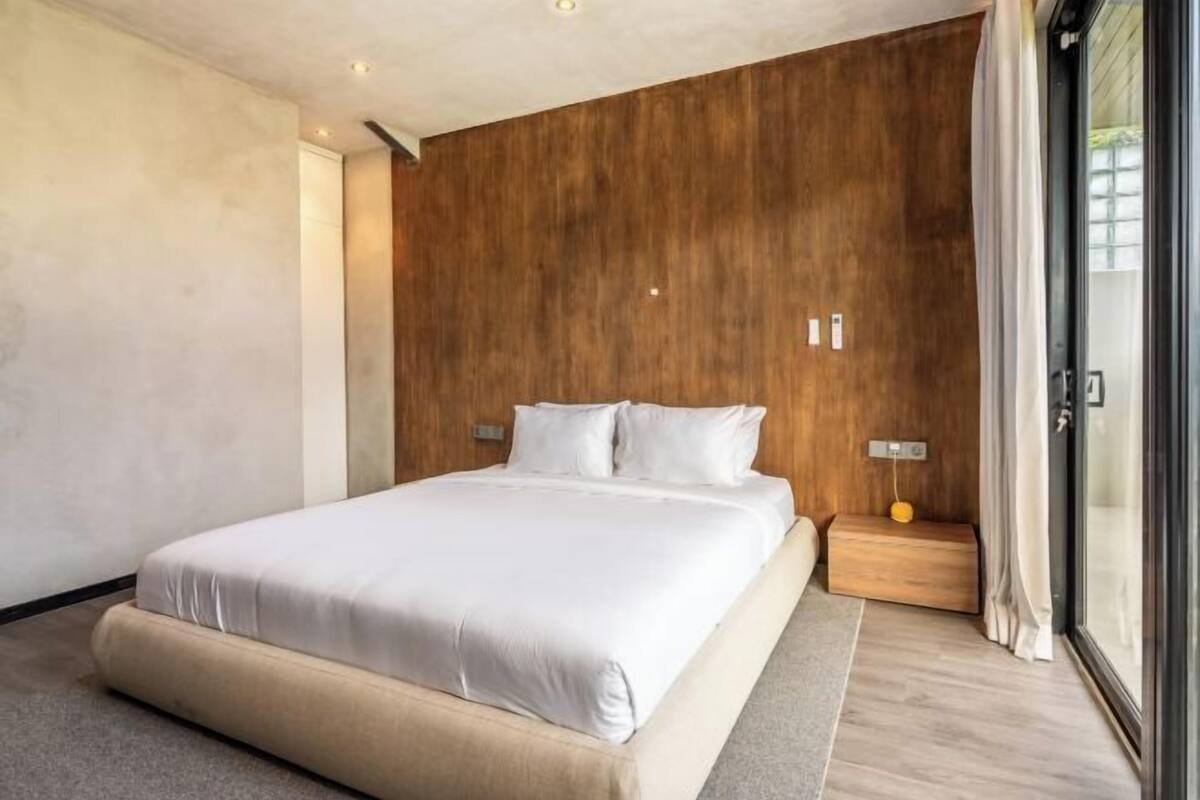 In-room safe, desk, laptop workspace, blackout drapes