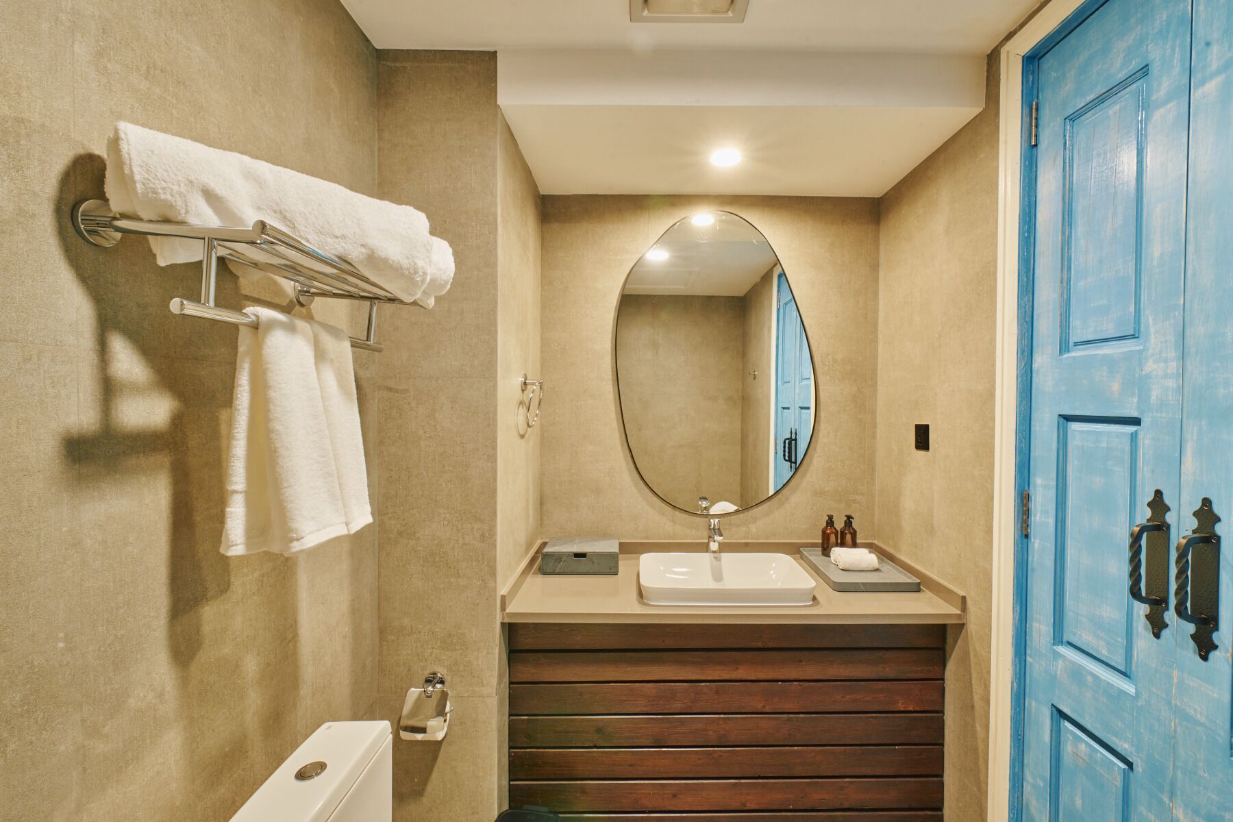 淋浴设施、免费洗浴用品、吹风机、浴袍