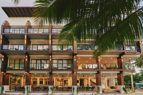 Beach Hotel Dhigurah
