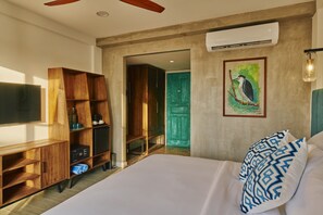 Doppia Premium, balcone, vista mare | Minibar, una cassaforte in camera, una scrivania, insonorizzazione