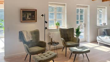 Smart TV, foosball, table tennis