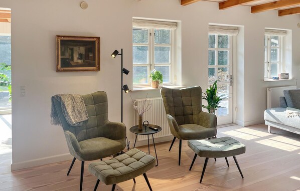 Smart TV, table football, ping pong