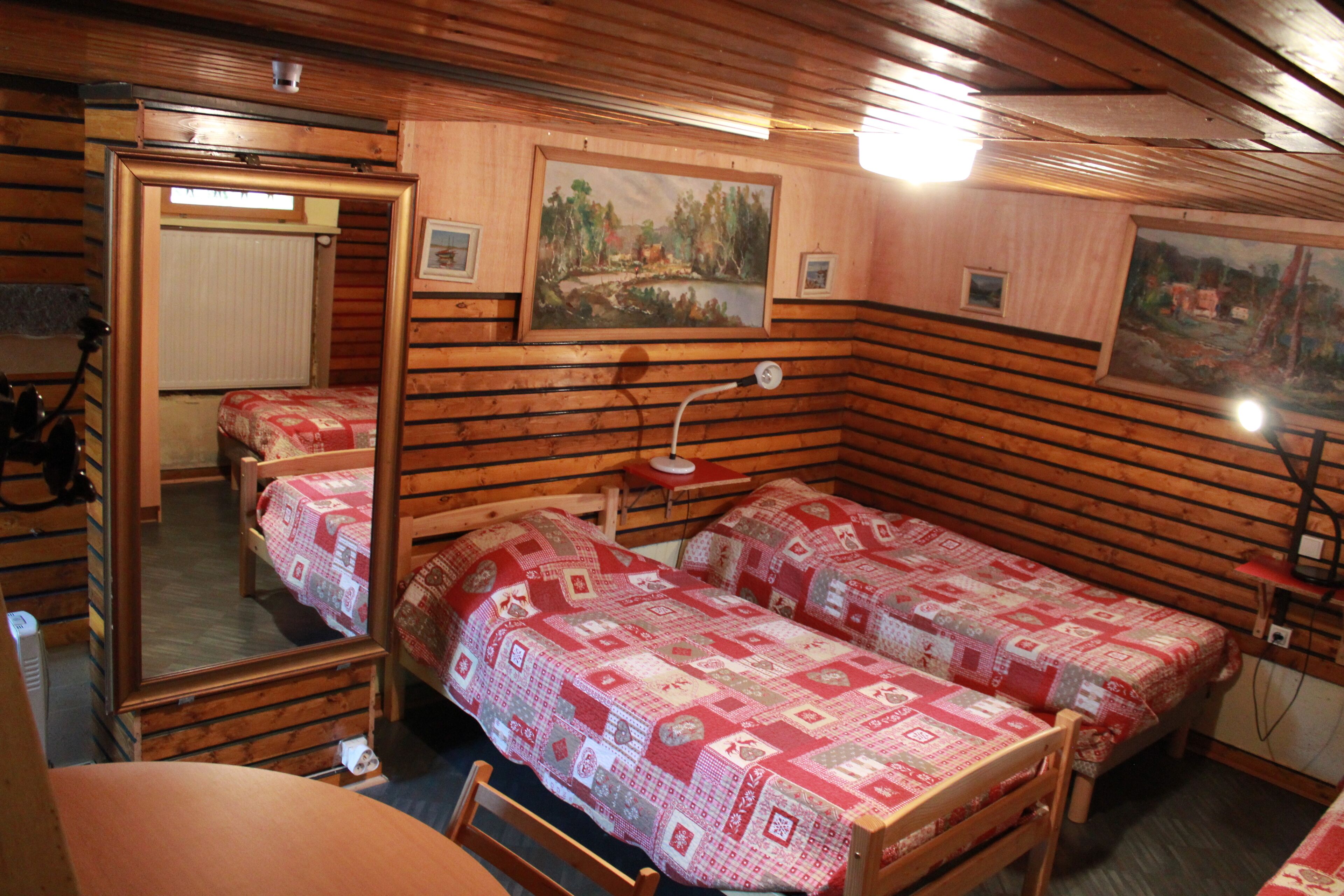 1 chambre, fer et planche à repasser, draps fournis