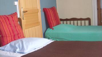 1 soveværelse, strygejern/strygebræt, sengetøj