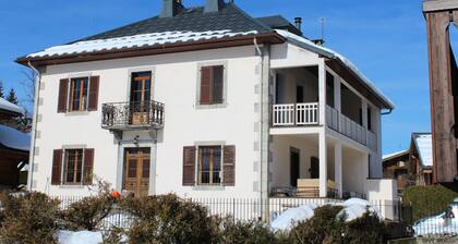 Two spacious apartments for rent in a house built in 1872