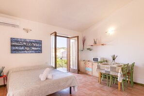 1 bedroom, travel cot, free WiFi, bed sheets