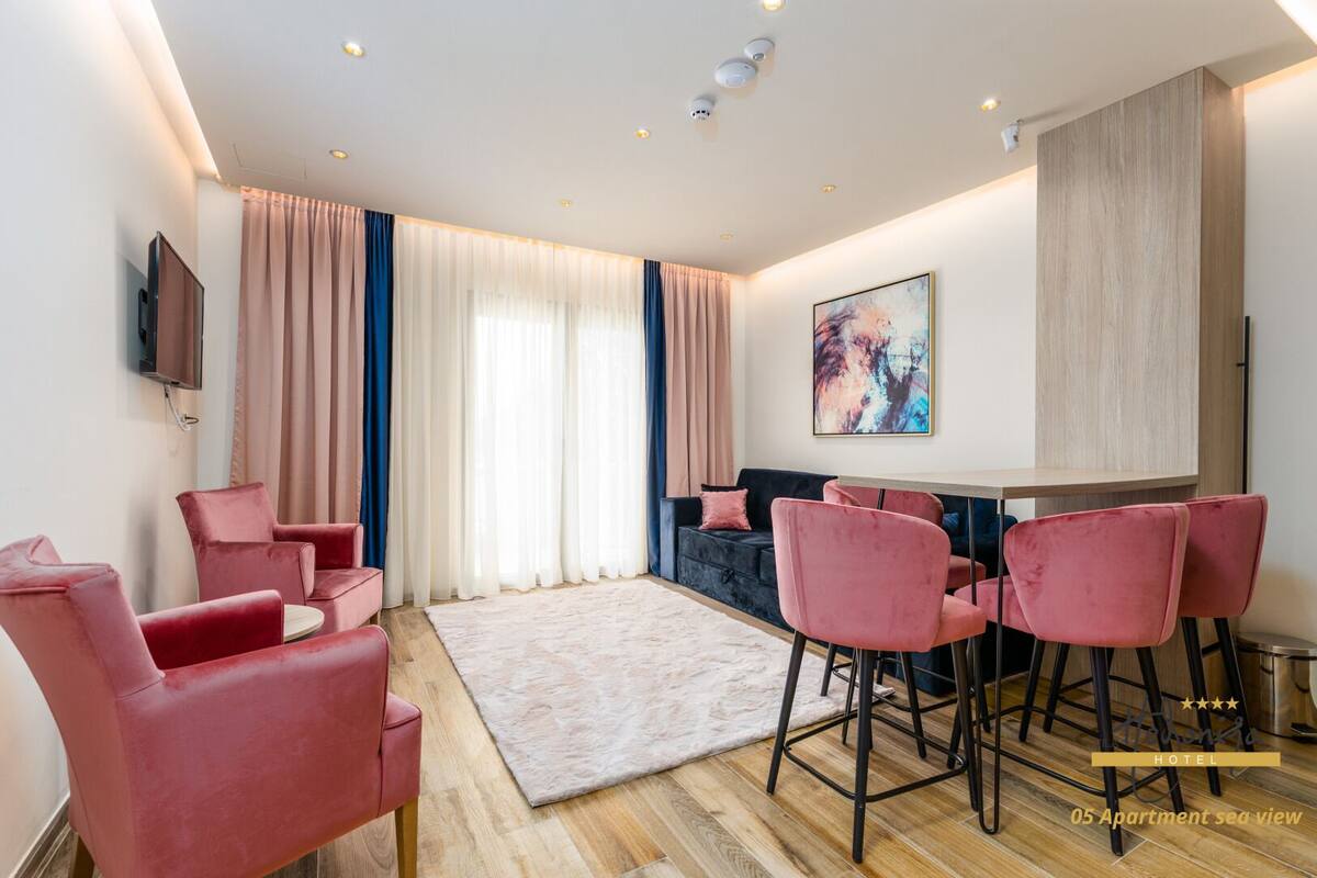 Deluxe Suite, 1 Double Bed with Sofa bed, Balcony, Sea View