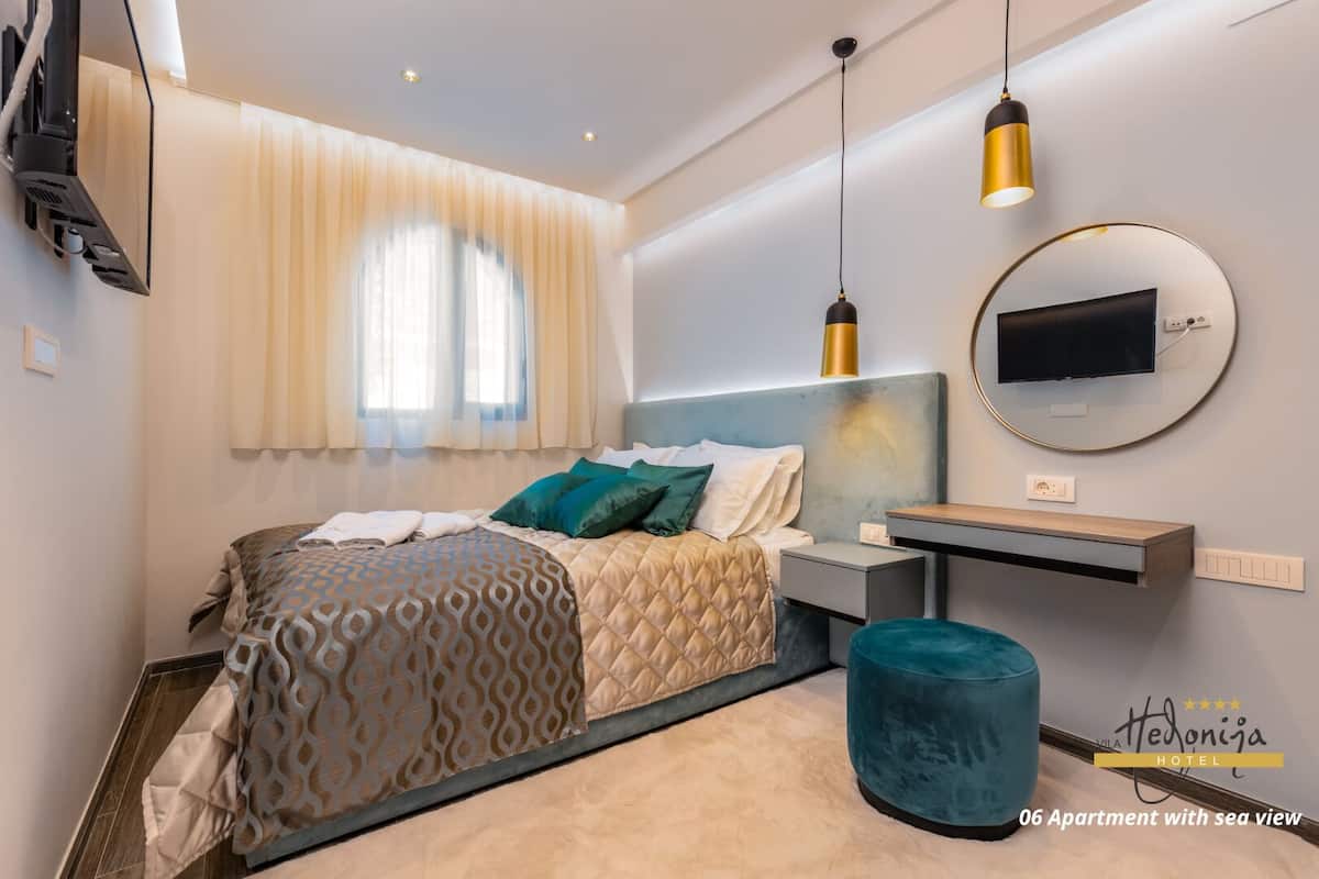 Deluxe Suite, 1 Double Bed with Sofa bed, Balcony, Sea View