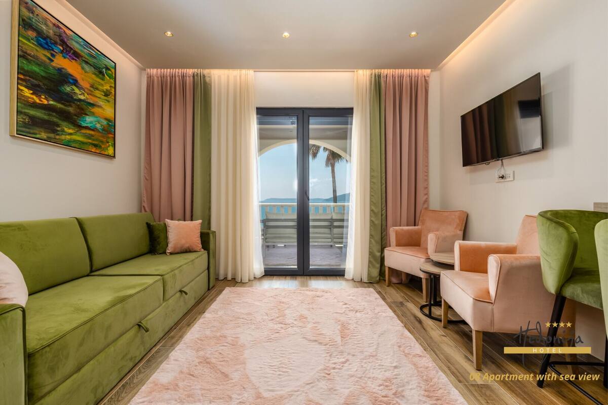 Deluxe Suite, 1 Double Bed with Sofa bed, Balcony, Sea View | Living area