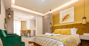 Suíte estúdio, 1 cama de casal e sofá-cama, sacada, vista para o mar | Cofres nos quartos, cortinas blackout