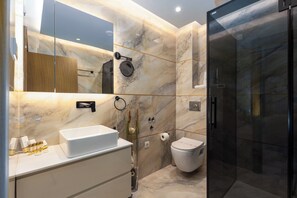 Deluxe Double Room, Balcony, Sea View | Bathroom | Shower, hair dryer, towels, soap - Hotel Vila Hedonija (Herceg Novi)