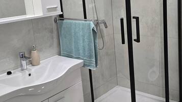 Apartment, 1 Bedroom, City View | Bathroom