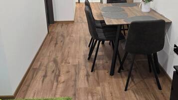 Apartment, 1 Bedroom, City View | Dining