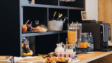 Daily buffet breakfast (RON 45 per person)