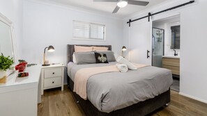 4 soverom, strykejern/-brett, wi-fi (inkludert) og sengetøy