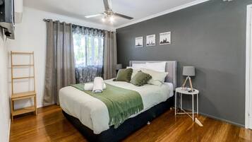 4 bedrooms, iron/ironing board, free WiFi, bed sheets