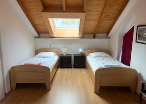 2 bedrooms, iron/ironing board, WiFi, bed sheets