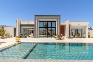 Outdoor pool - Villa Menzel Luxury, Djerba Tunisia (Djerba Midun)