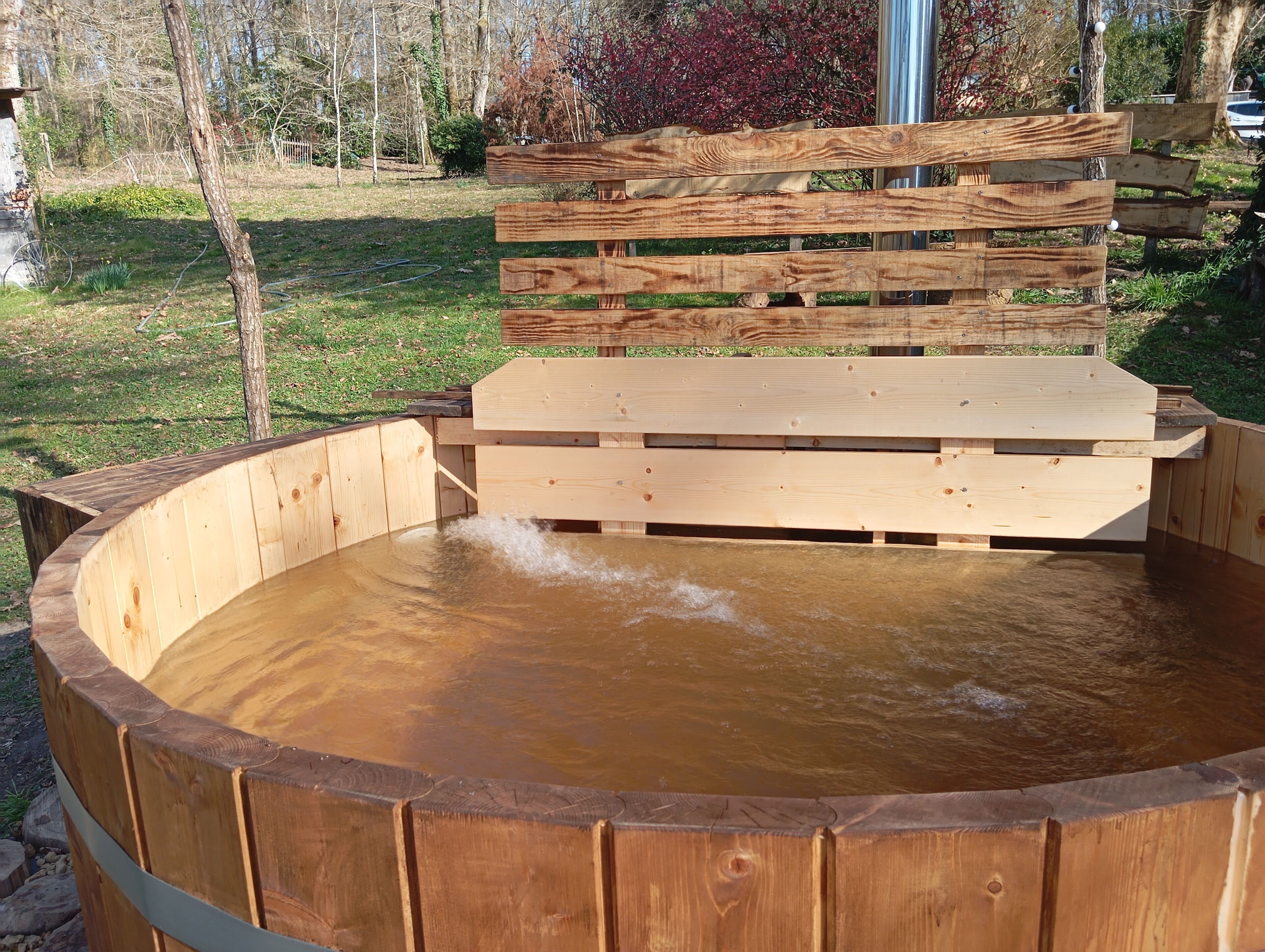Outdoor spa tub