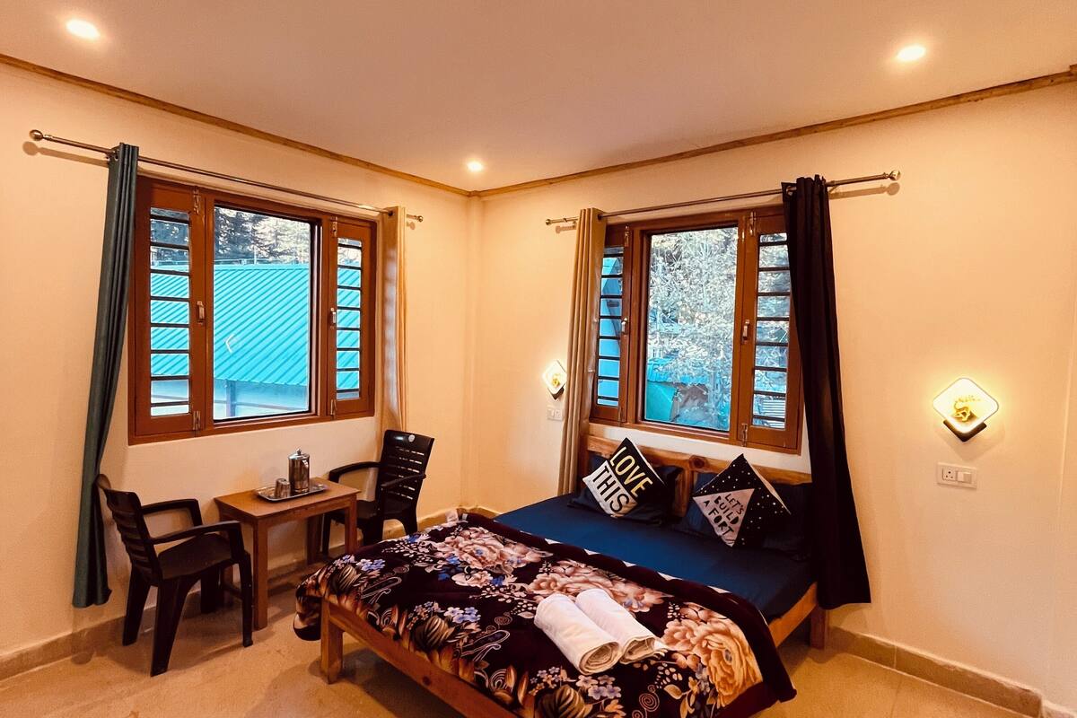 Deluxe Double Room, Mountain View | WiFi (free)
