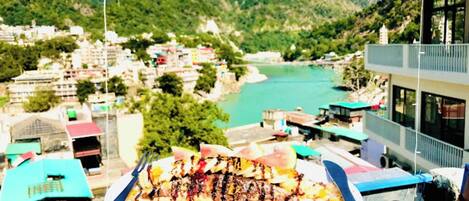 Daily full breakfast (INR 200 per person)