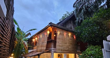 Charming 2-bedroom apartment in a Heritage Villa with AC