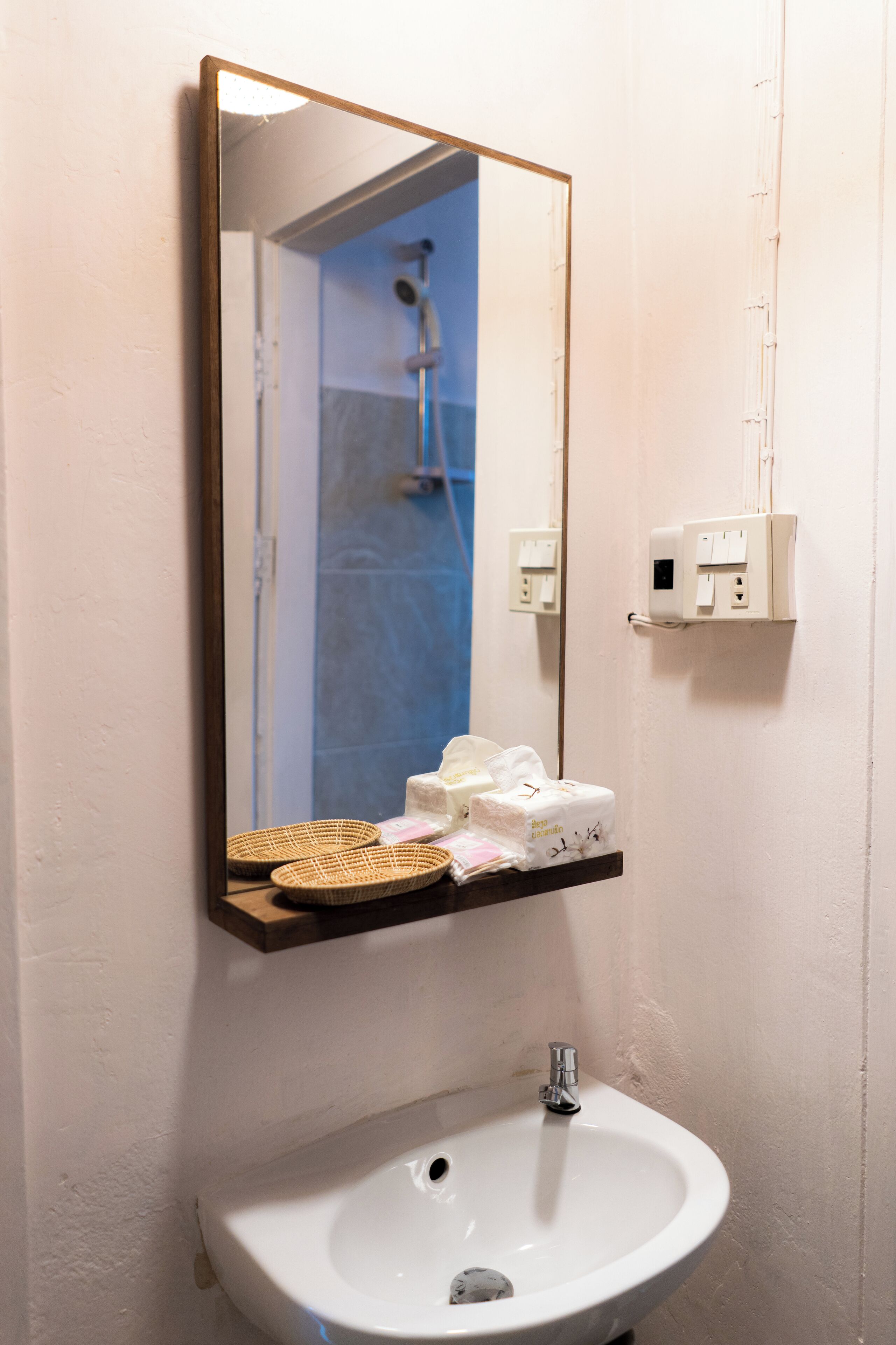 Haartrockner, Handtücher, Seife, Toilettenpapier