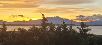 40m2 apartment with lake and Canigou views. 