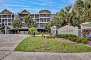 Exterior - New in the market  2 bedroom apt with big terrace (Winter Garden)