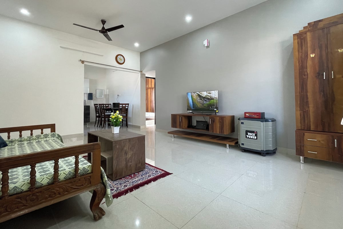 1 habitación, muebles diferentes y escritorio