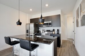 Fridge, microwave, oven, stovetop - Brand new townhouse in The Hub (Kissimmee)