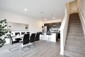 Fridge, microwave, oven, stovetop - Brand new townhouse in The Hub (Kissimmee)