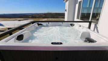 Bañera de hidromasaje al aire libre