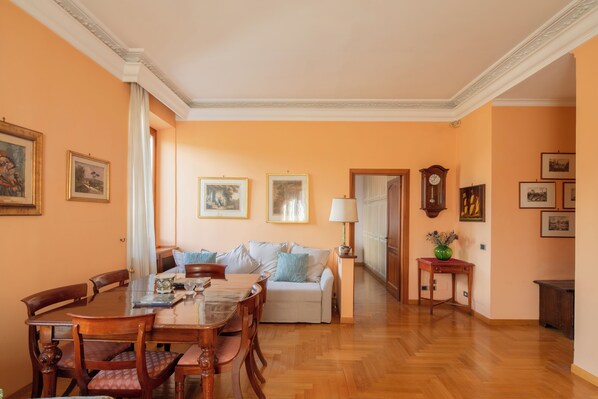 تناول الطعام