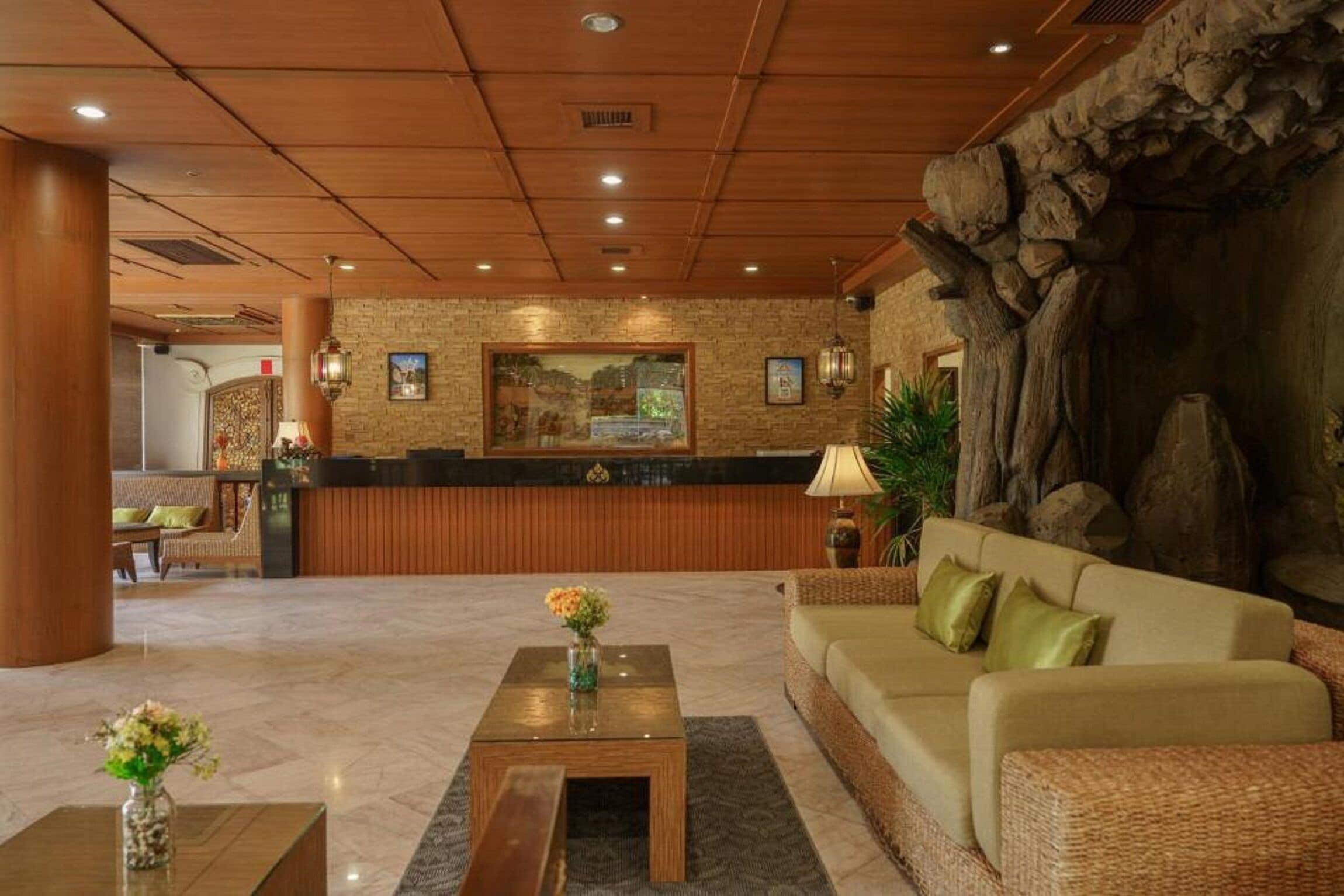 ฝ่ายต้อนรับ