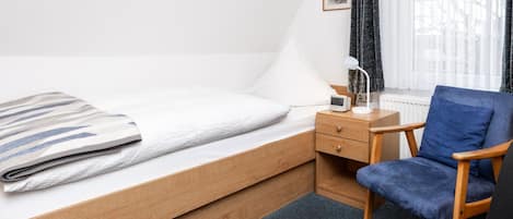 1 bedroom, desk, free WiFi, bed sheets