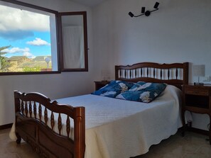 3 habitaciones, tabla de planchar con plancha, wifi y ropa de cama